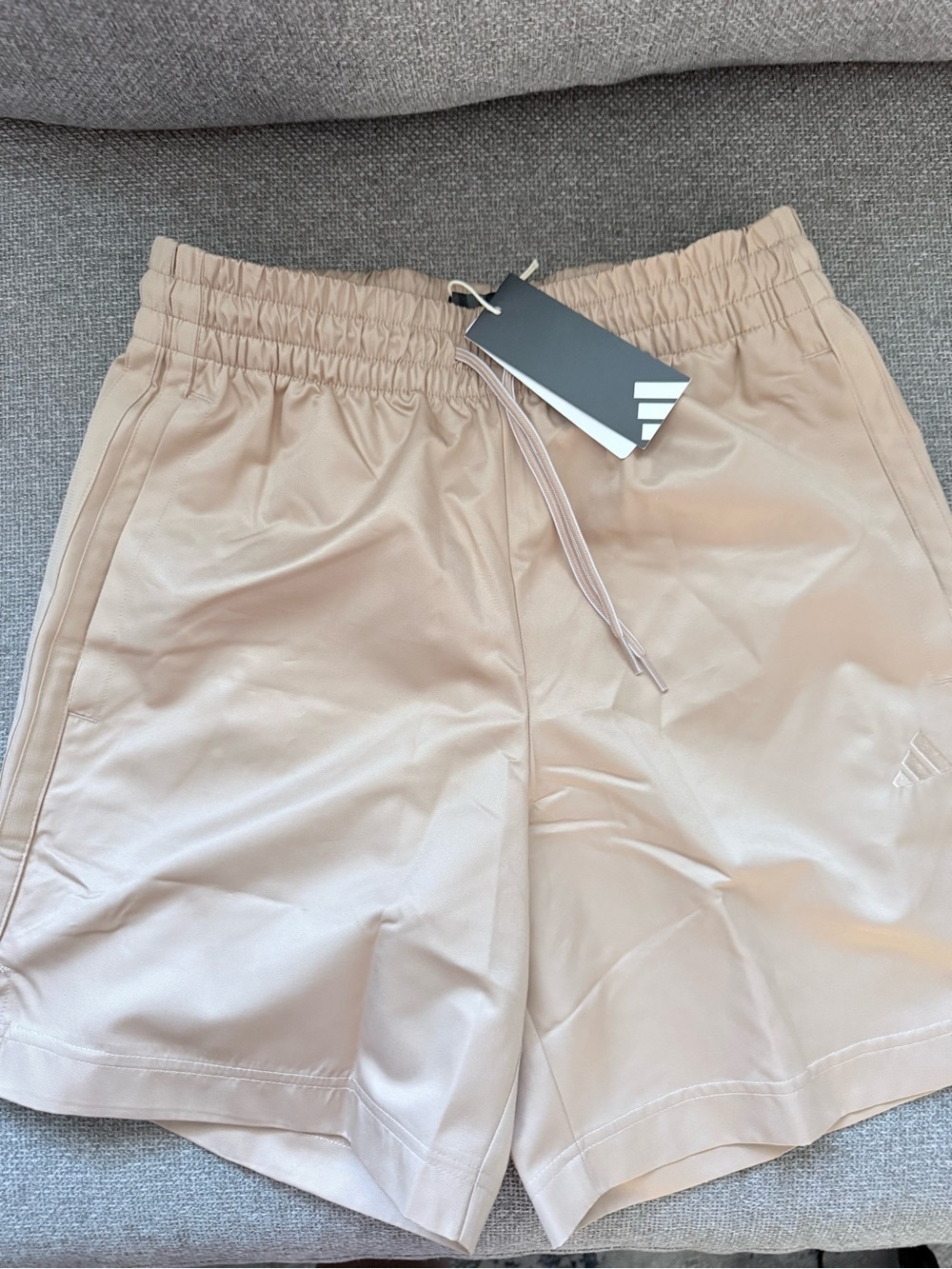 Men's Adidas Small NEW Athletic Drawstring Shorts in Light Beige